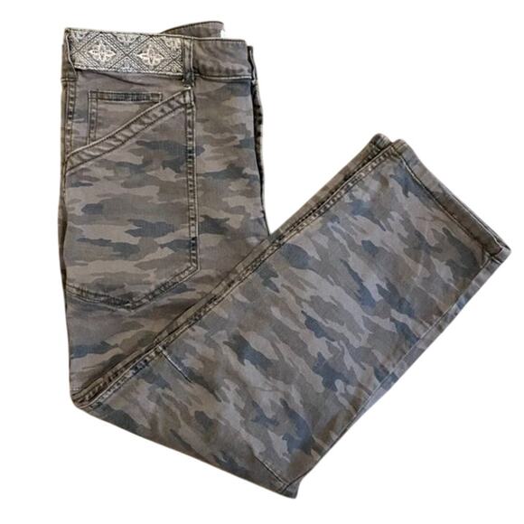 Anthropologie Camo Cropped Cargo Pants Embroidered Detail, Size 16W, New w/ Tag - Picture 4 of 10